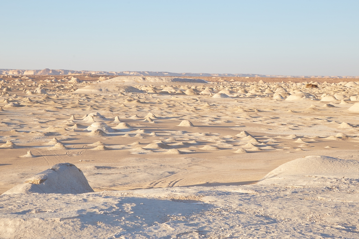 Black-and-White-Deserts--Egypts-Surreal-Landscapes