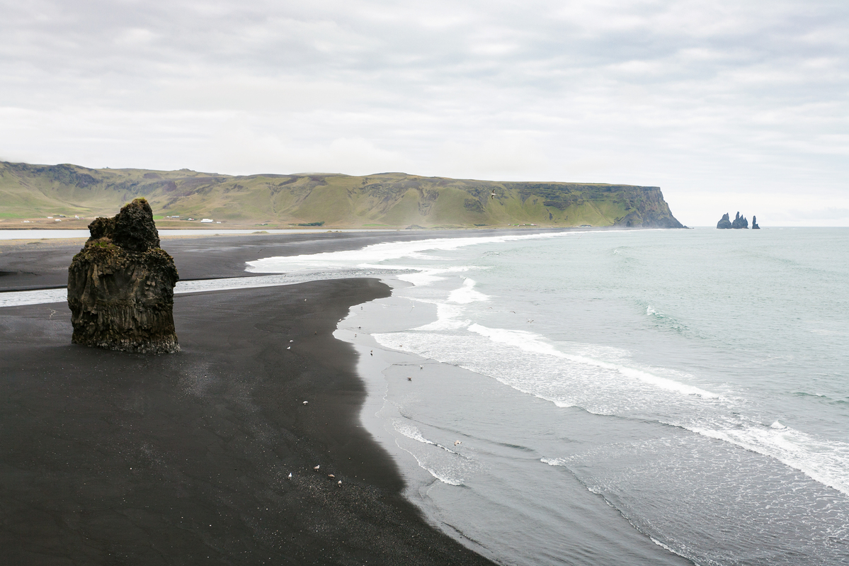 Iceland-vs-India-A-Side-by-Side-Black-Sand-Beaches-Comparison