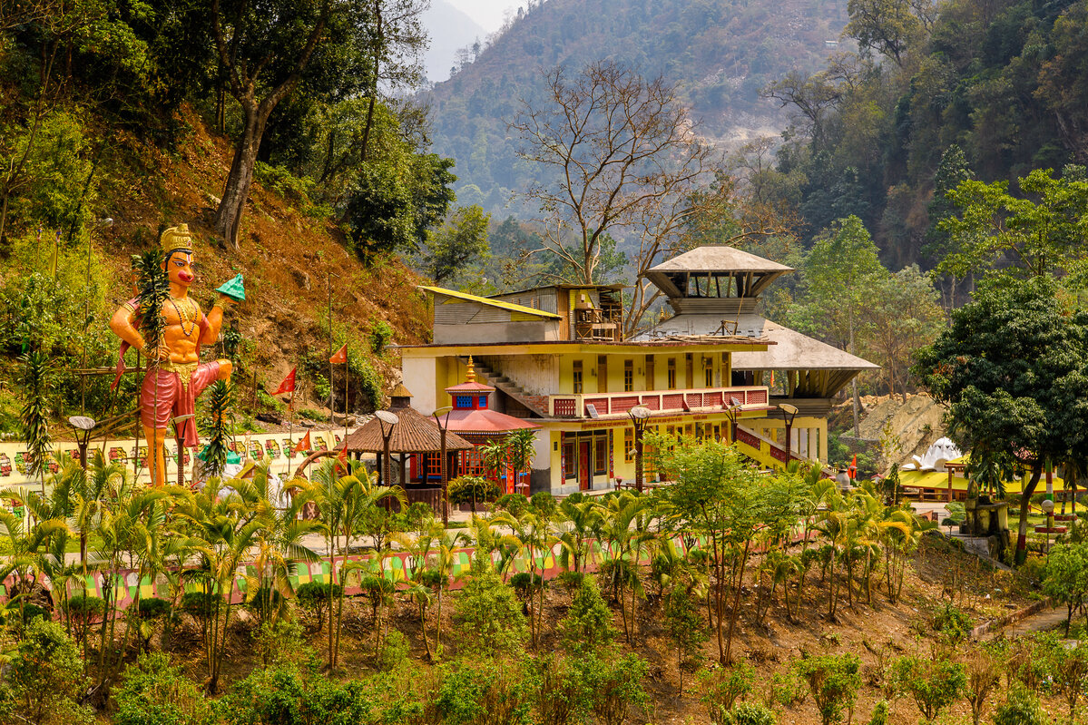 Pindeshwor Temple: The Self-Manifested Lingam of Dharan