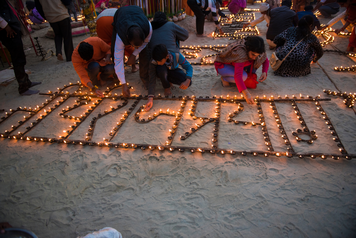 Prayagraj--A-Confluence-of-Faith-and-Lights