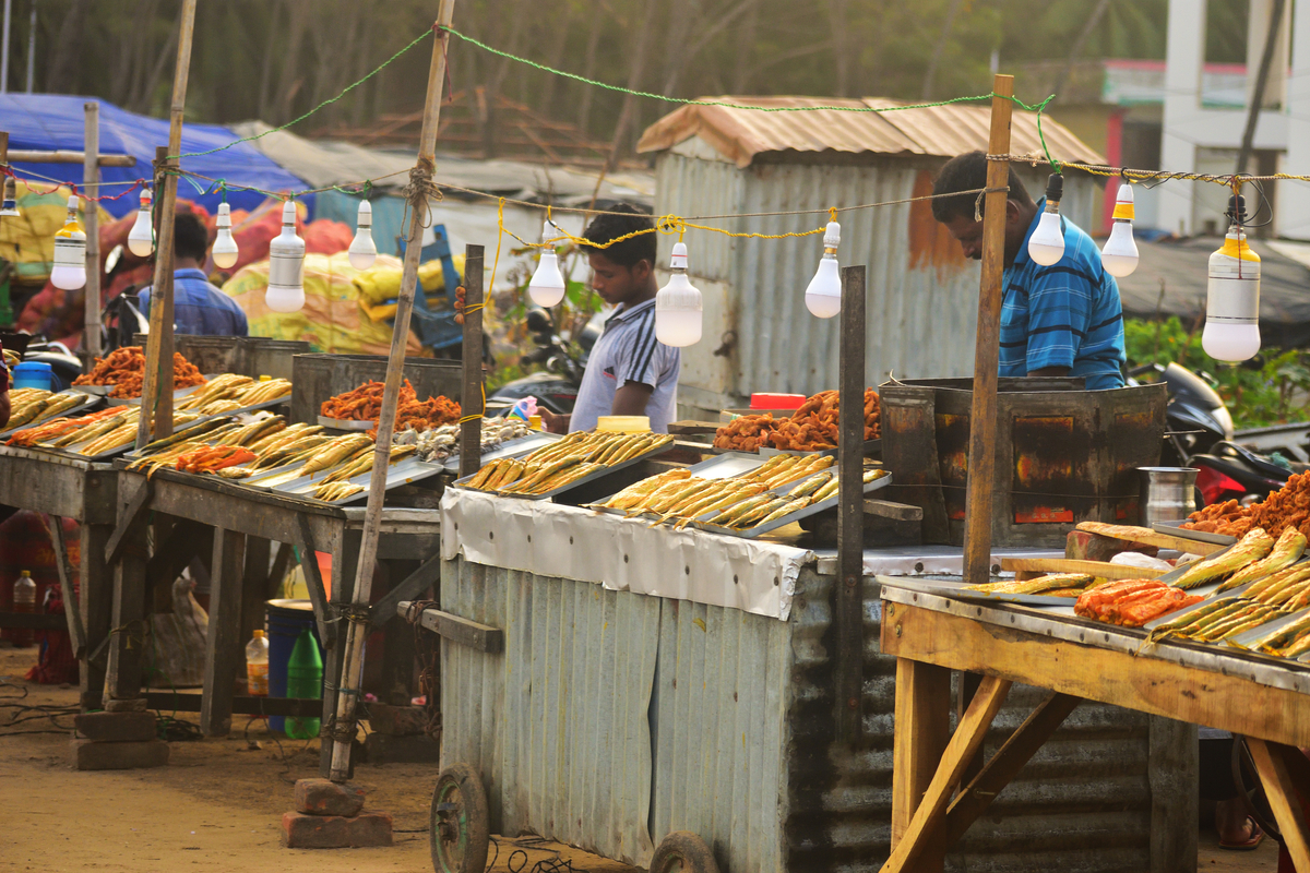 Shop-Stroll-and-Snack-at-the-Digha-Beach-Market