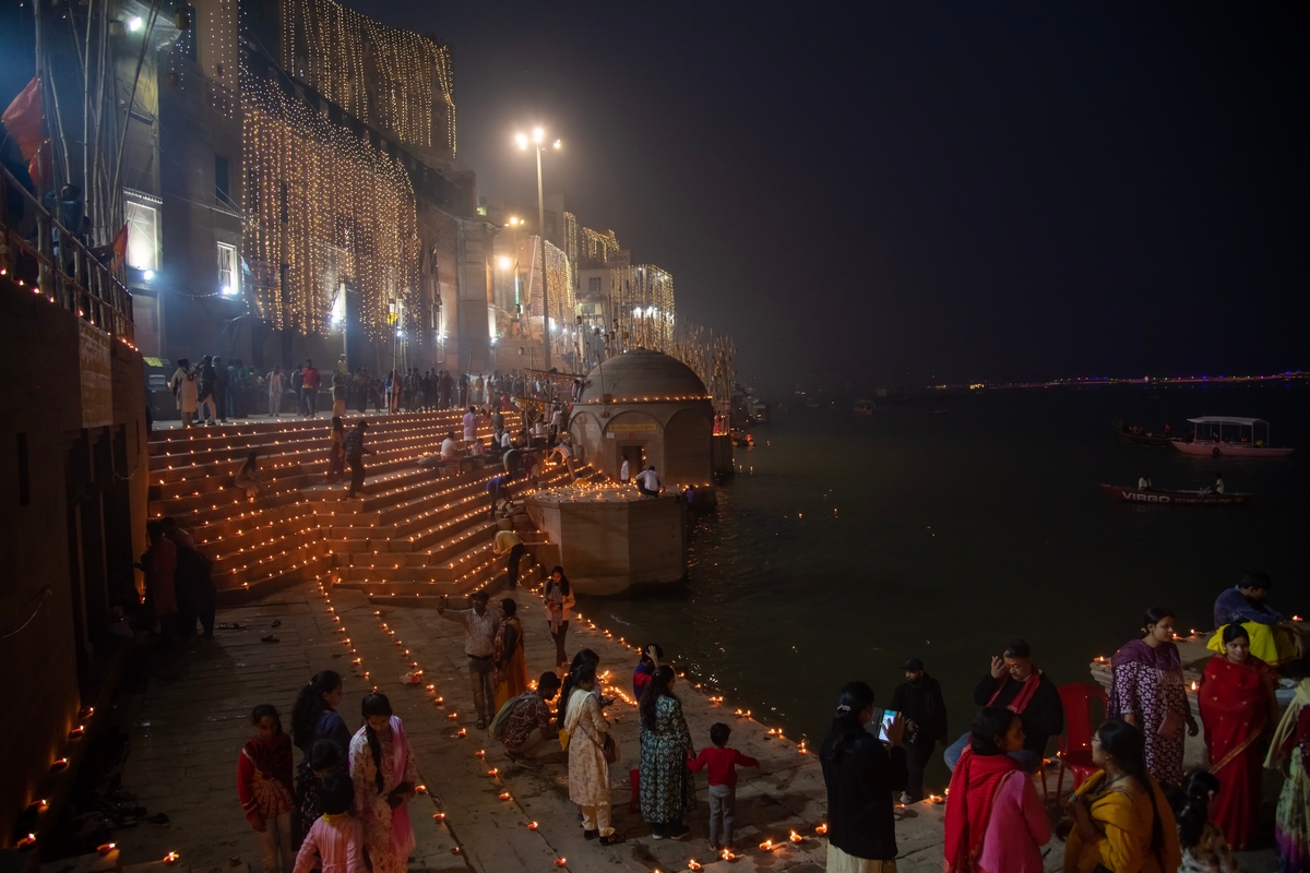 Varanasi--The-Divine-Glow-of-Dev-Deepawali