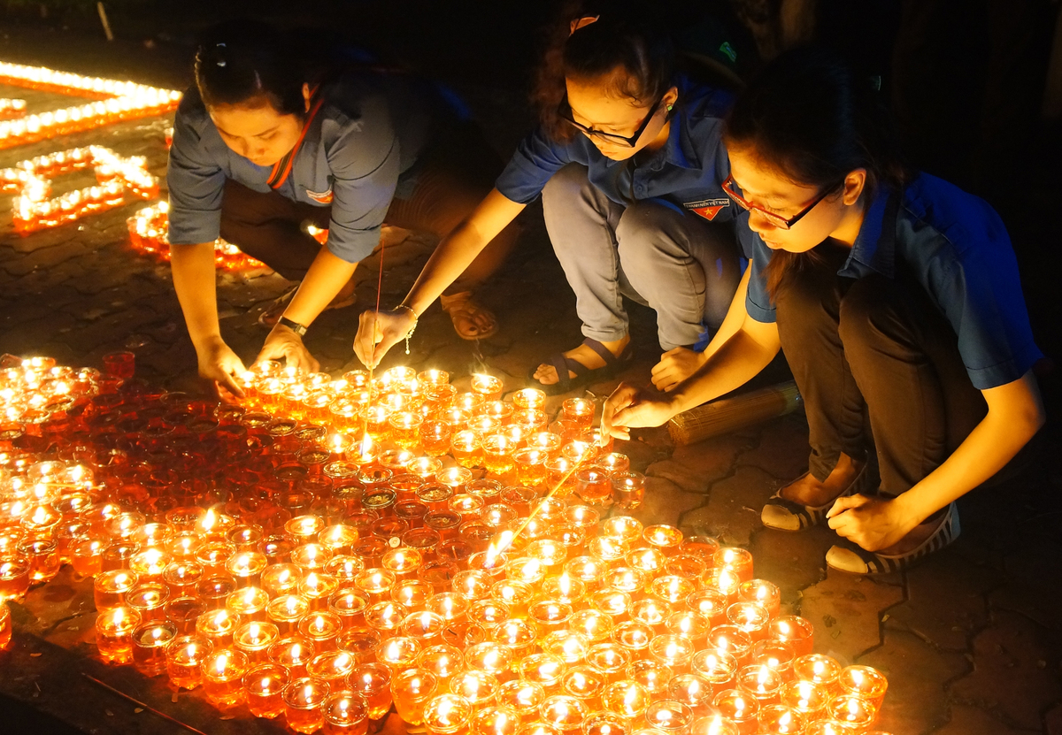 Vietnam-Lanterns-on-the-Mekong Vietnam-Lanterns-on-the-Mekong