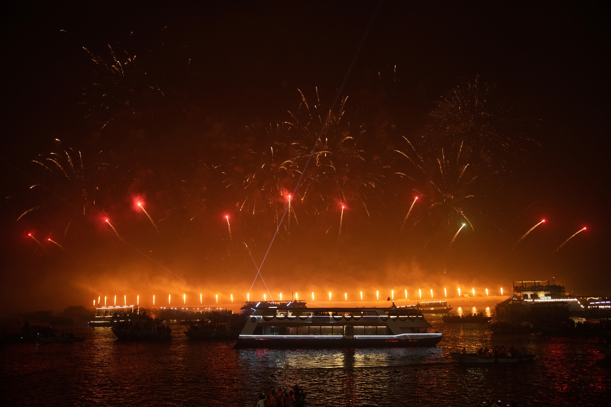 Why-Experience-Dev-Deepawali-2025-from-a-Boat