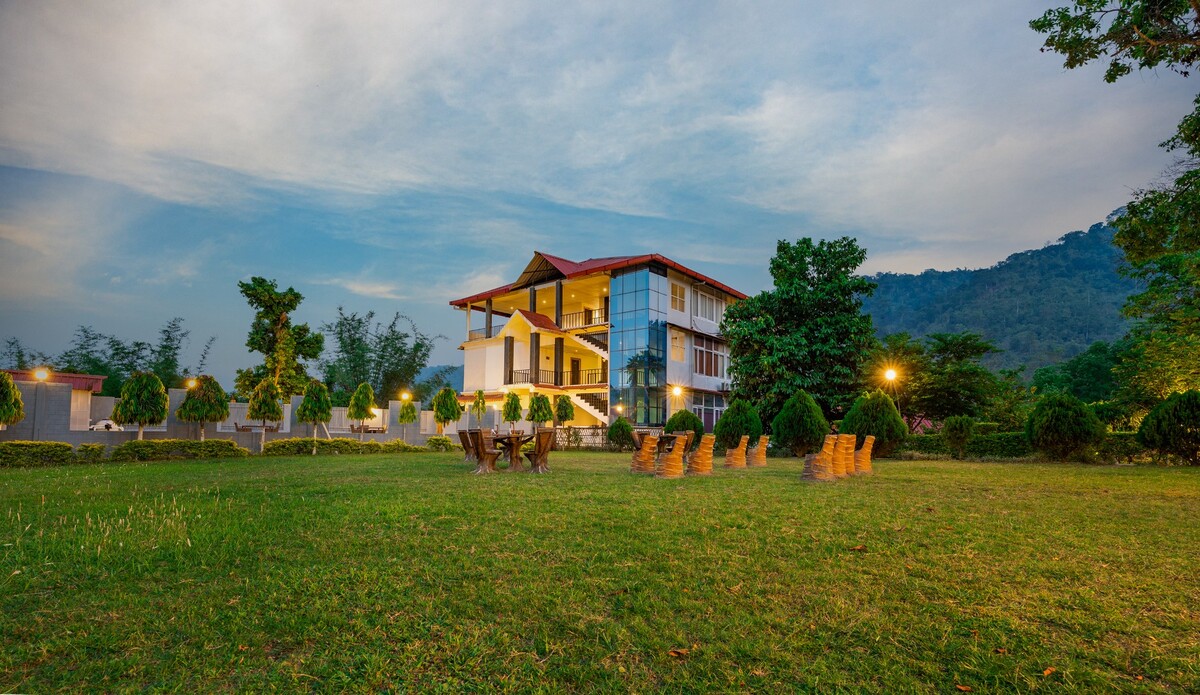Why-Stay-at-Club-Mahindra-Summit-Green-Lake-Tea-Resort-in-Kaziranga