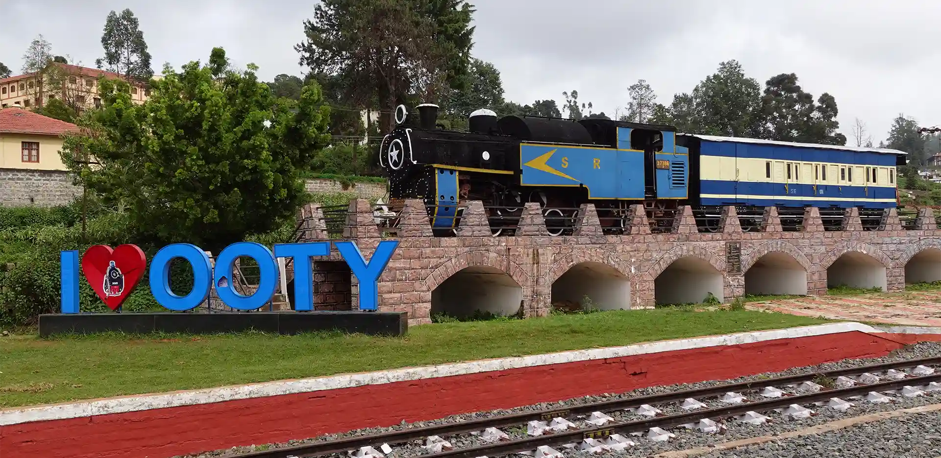 how to reach ooty
