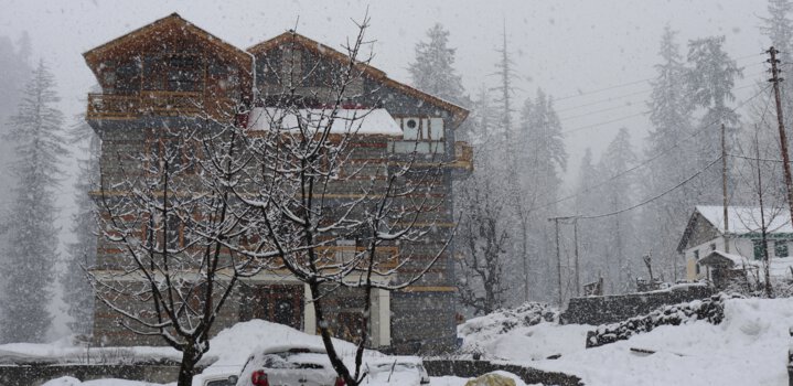 Heavy snowfall in Himanchal Pradesh