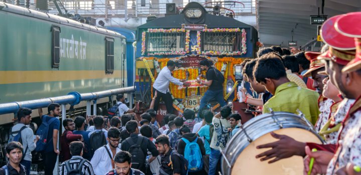 Deccan Queen Mumbai to Pune train