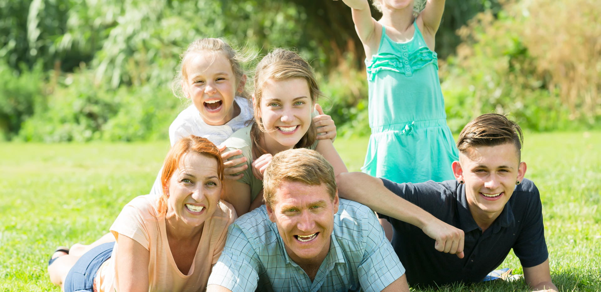 Family relaxing and enjoying mahindra holiday