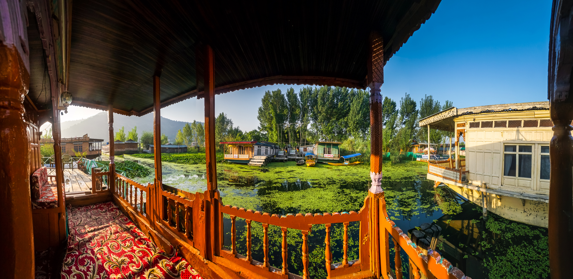 Srinagar houseboats