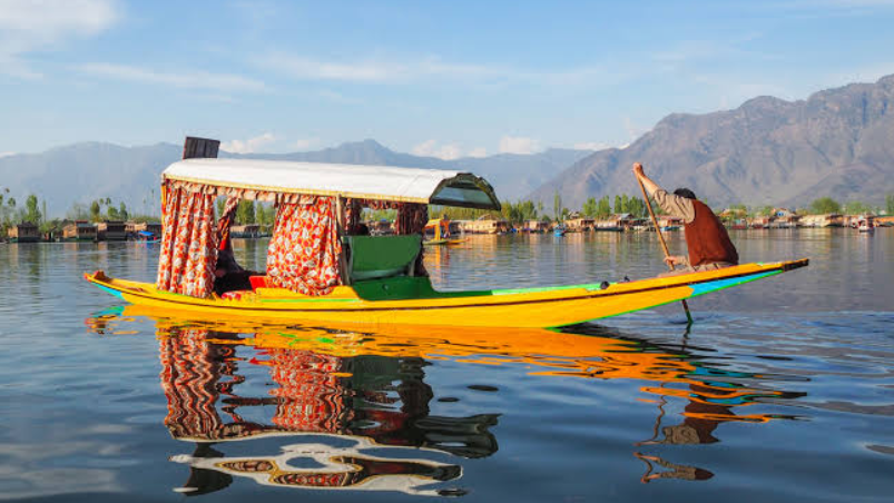 Club Mahindra House boat mesmerizing Srinagar
