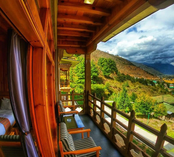 Peaceful family escapes with vibrant views